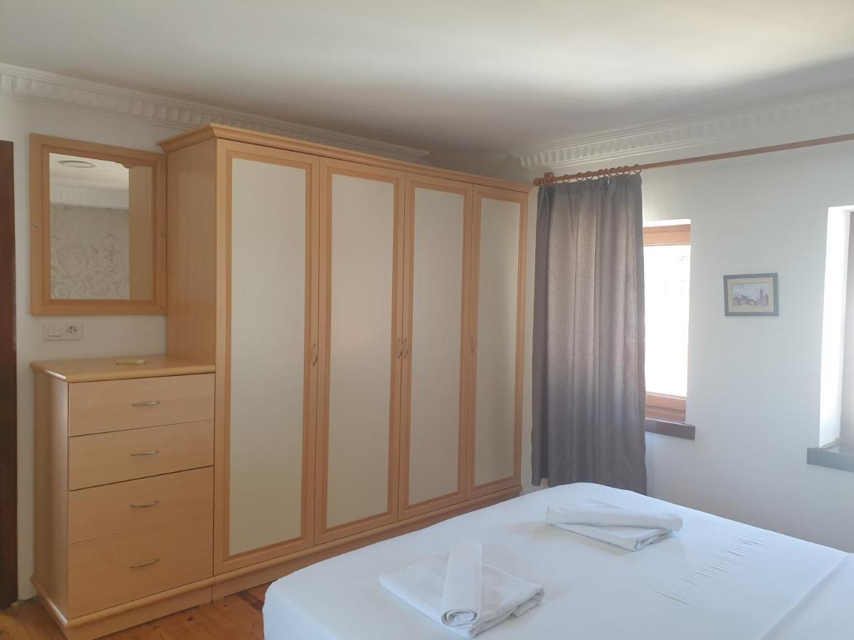 Apartament House *